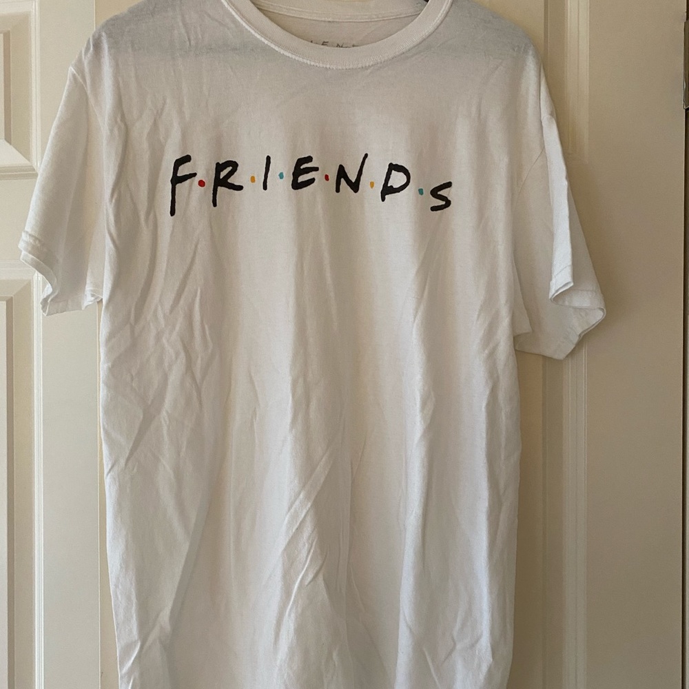 GRAPHIC TEE- Friends